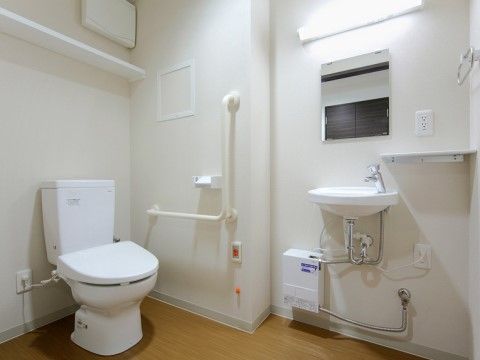 「ぐろ～りあ東野サービス付き高齢者向け住宅」トイレ