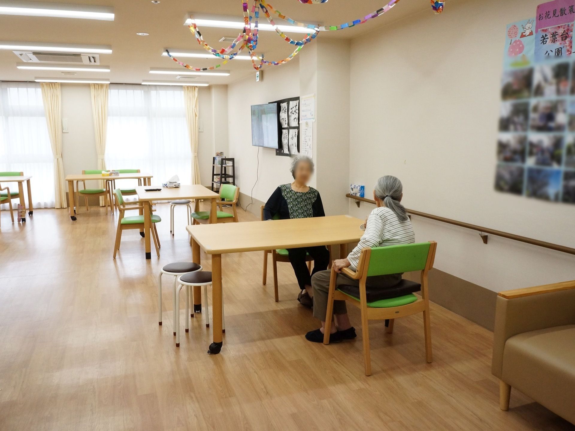 食事やレクリエーションが開催される共有スペースは、普段は入居者様が自由にご利用いただけるスペースとして活用されている。