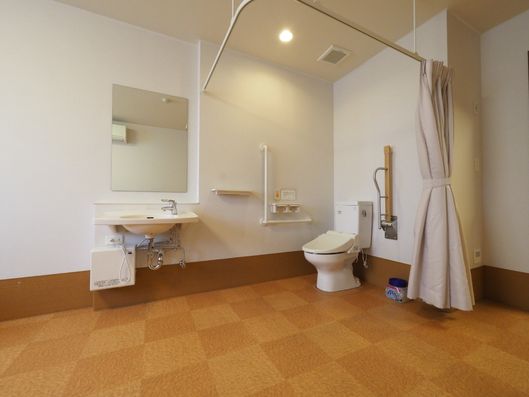 個室内トイレと洗面台