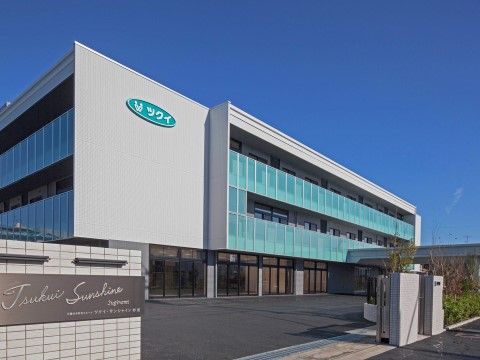 「ツクイサンシャイン杉並」の外観。3階建てのシンプルなデザインの建物。