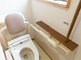 バリアフリーのトイレ設備のある部屋