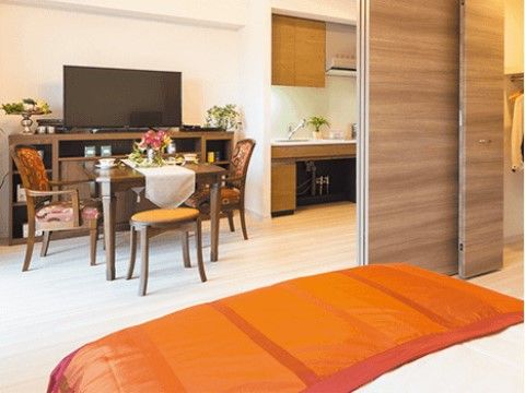 寝室とリビングが別の部屋になっており、扉で仕切られている居室