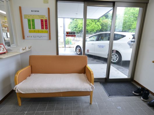 施設のエントランス