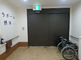 介護施設の受付と廊下の光景