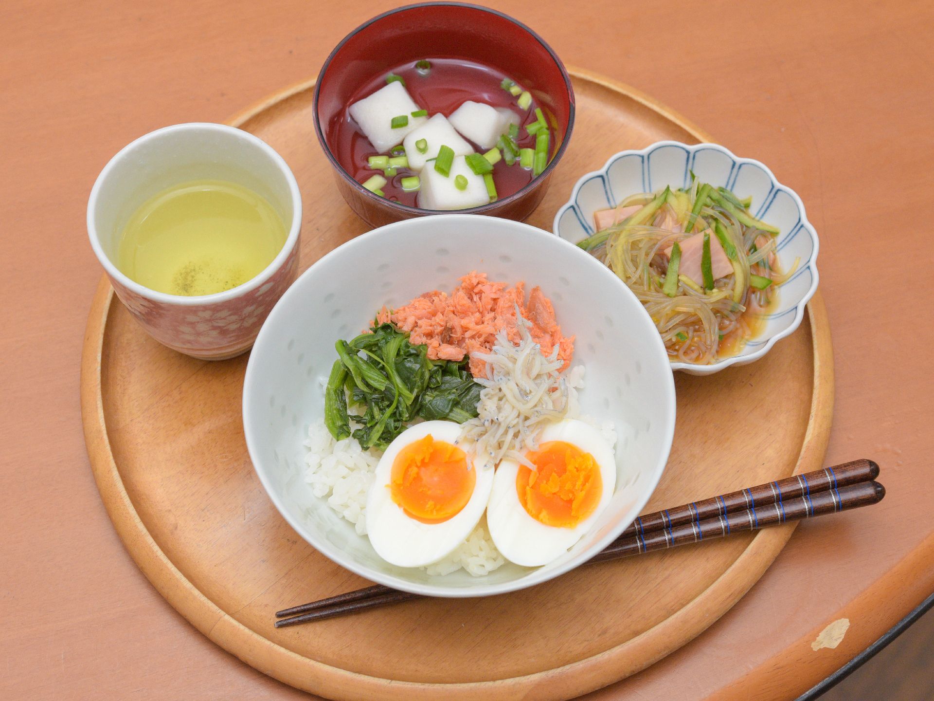 提供されている食事は高齢者でも食べやすいように、食材などを小さくカットしている。また柔らかく煮込むなどの配慮もされている。