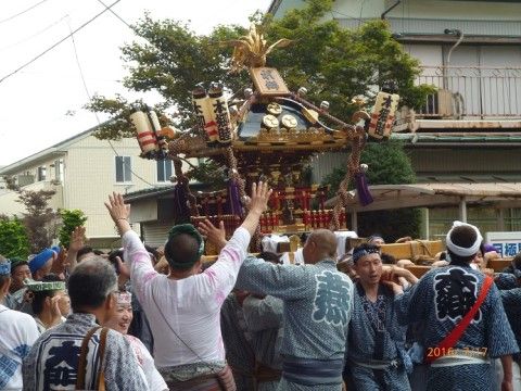 施設の近隣で行われているお祭りで出される、男性が担ぐおみこし