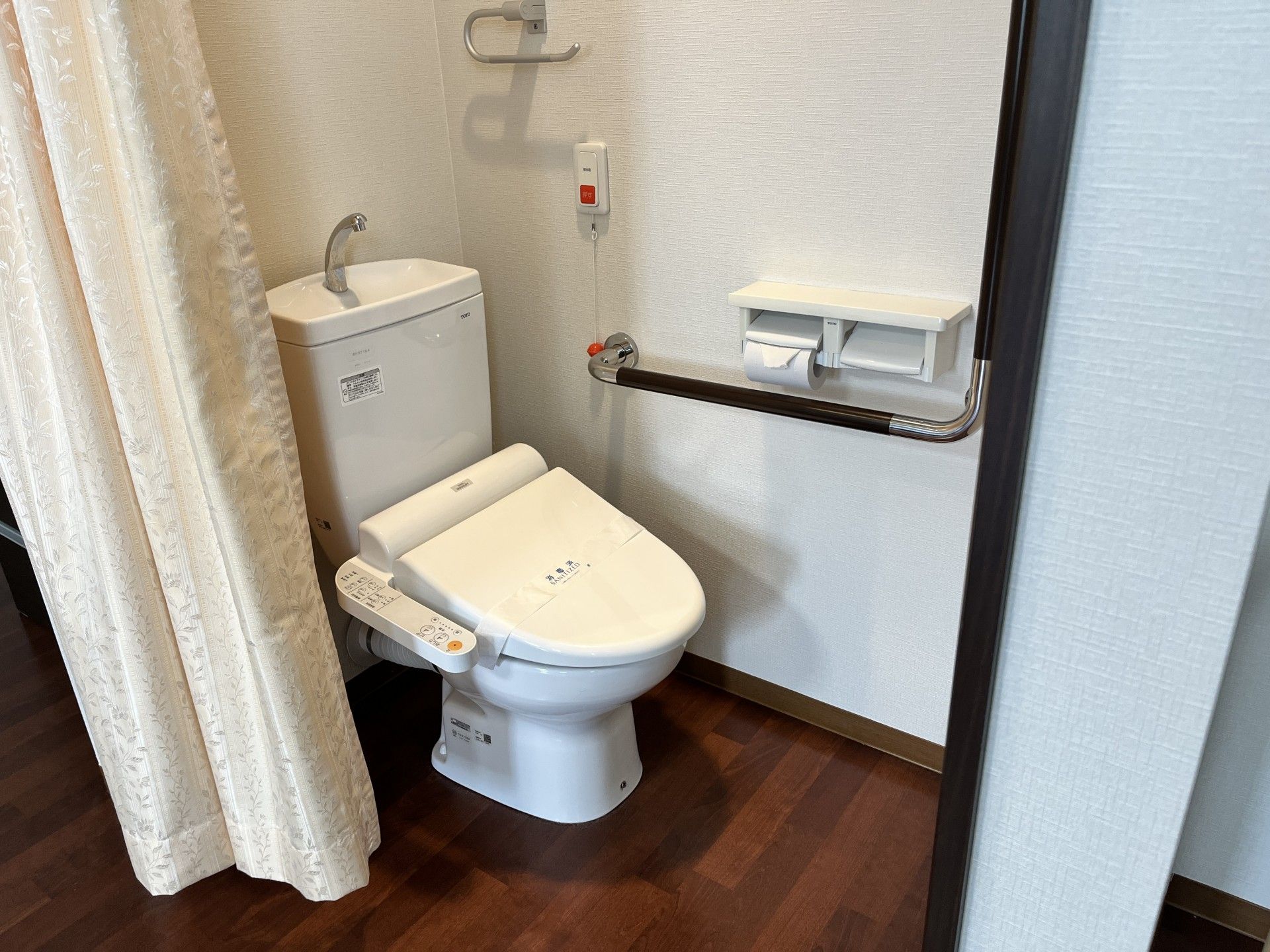 手すり付きトイレ設備