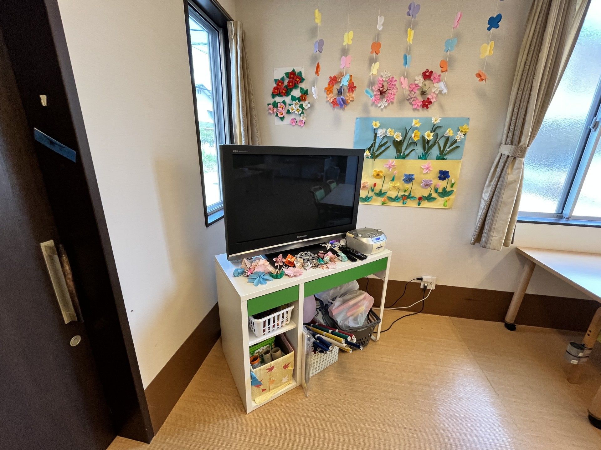 多彩な手工芸品の居室