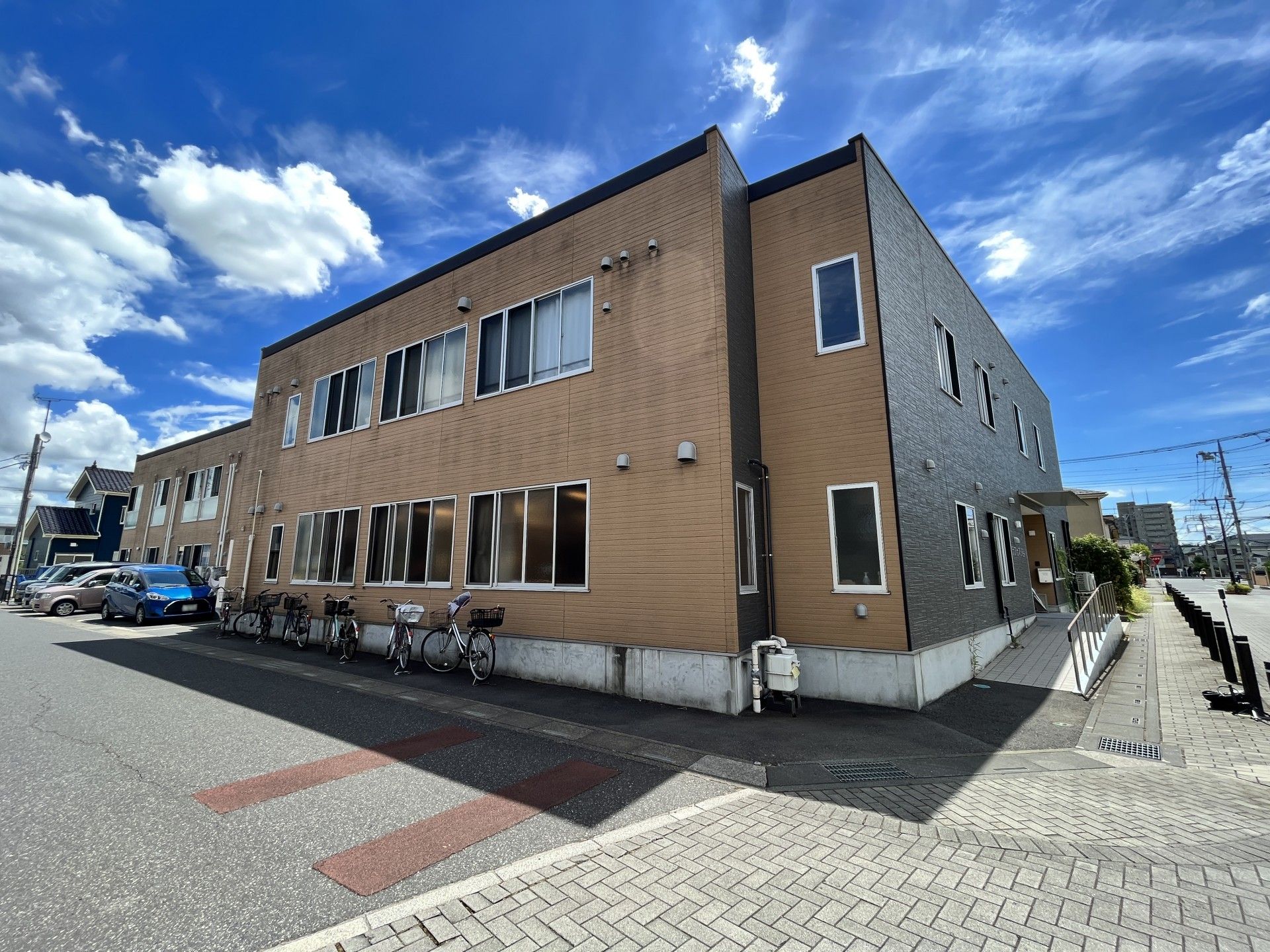 ゆったりした外観の建物