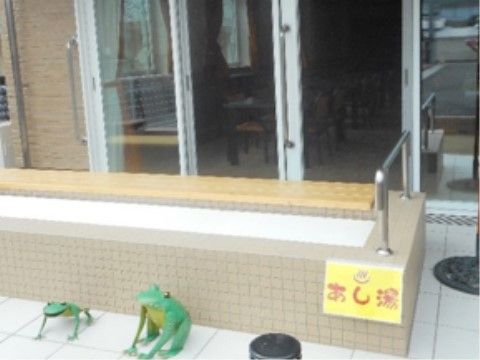 施設には温泉を利用した足湯が併設されている。入居者様はいつでも浸かることでき、リラックスすることができる。