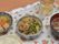 メインのメニューは肉と野菜を煮込んだ料理である。副菜は柔らかい高野豆腐で、食感の違いを感じることができる。