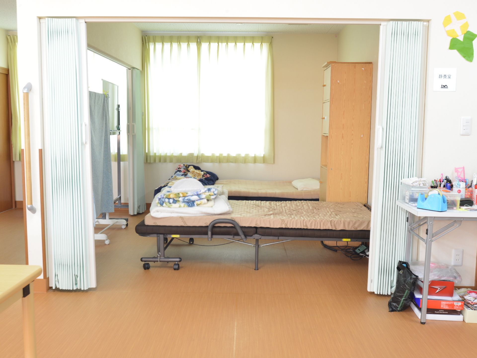 体調が悪くなったら医務室で休憩することができる。介護士や看護師による処置を受けることもできるので安心できる。
