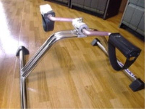 入居者様の健康の維持と向上のため、施設内で機能訓練を受けていただくことができる。リハビリ用の専用器具も完備している。