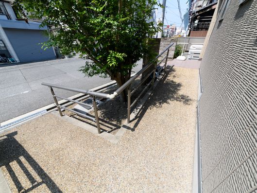 エントランススロープ