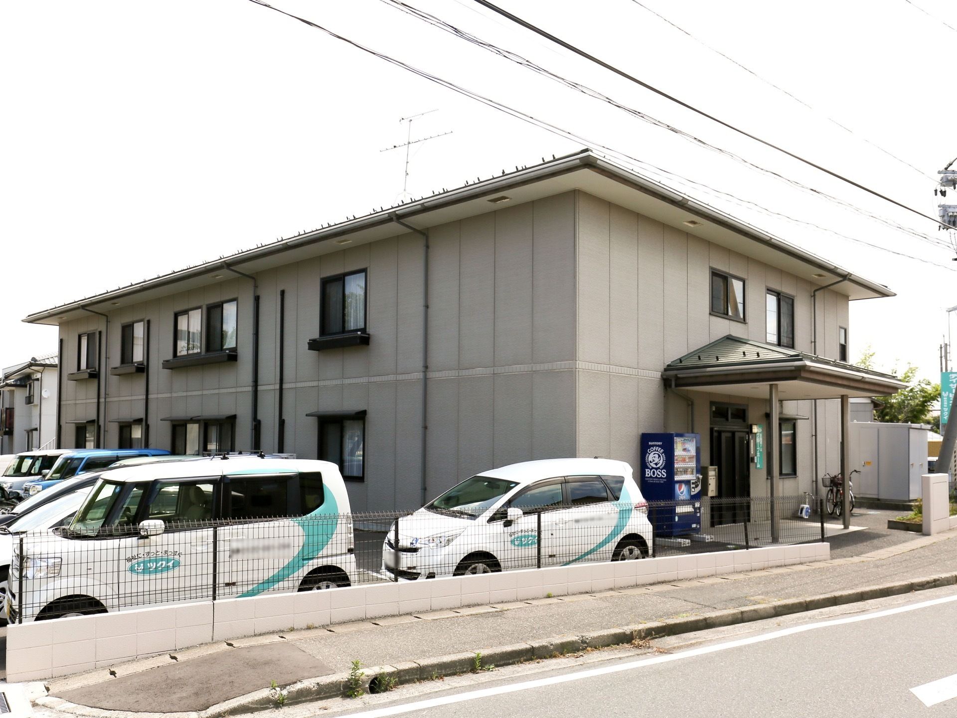 当施設の周辺には高い建物がなく、静かな場所に立地している。ゆったりとした毎日を過ごすことができる環境である。