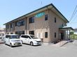 本施設の敷地内には広々とした駐車場が完備されている。家族の方や来訪者様が便利に利用することができる。