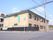 2階建てのレンガ造りの洋館。大きな看板が出ているので初めての人にもわかりやすい。主要道路に面しているので車での来所が便利。