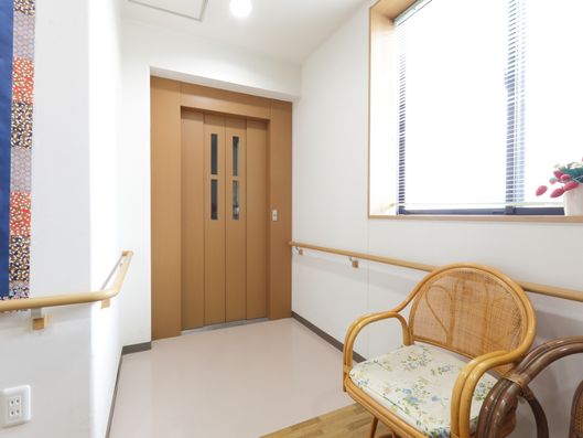 エレベーター前