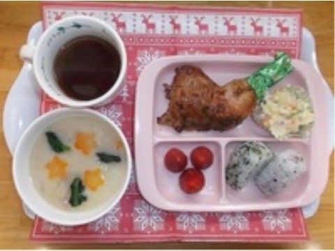 クリスマス、お正月など季節行事に合わせたイベント食を提供している。季節を感じながら楽しく食事をしていただけるよう心がけている。