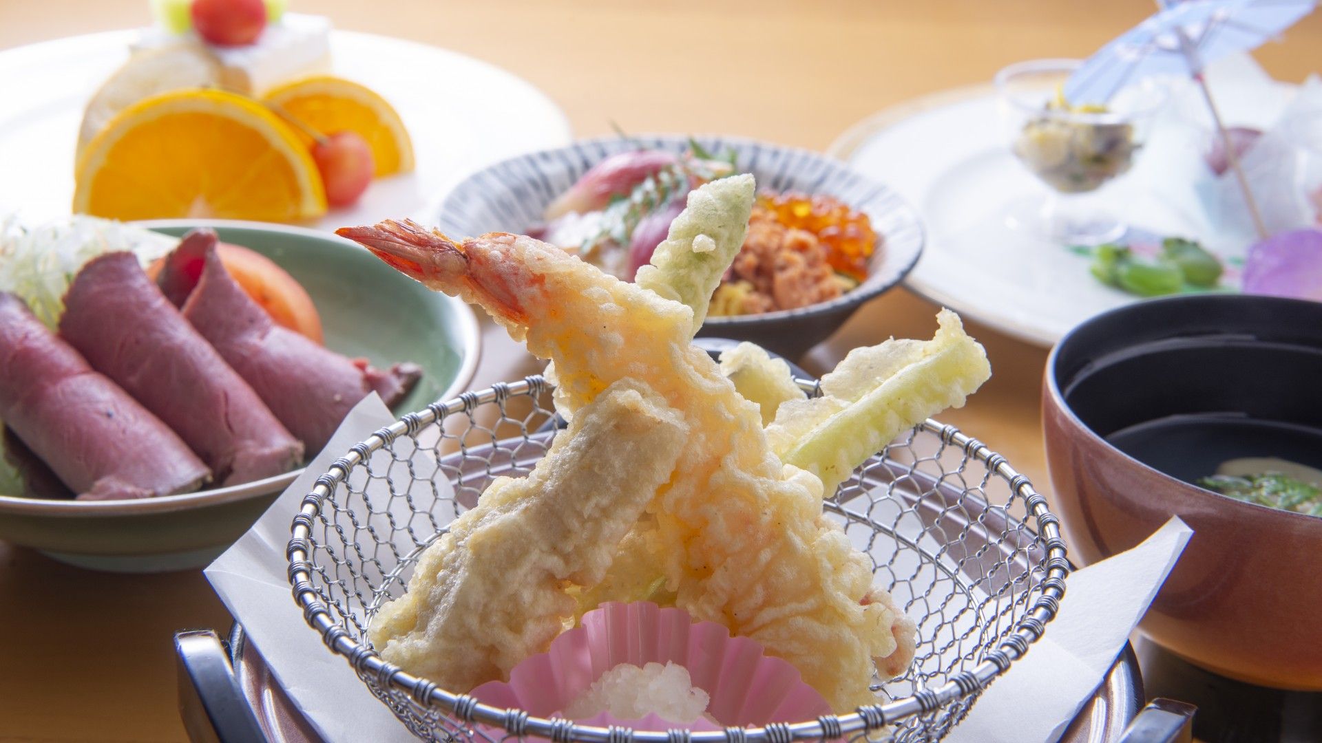 彩り豊かな食事の一例