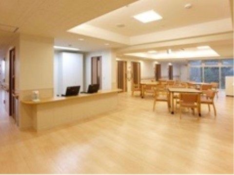 食堂には、スタッフステーションが完備されている。スタッフが常駐しているので、食事中に異変があっても敏速に対応ができる。