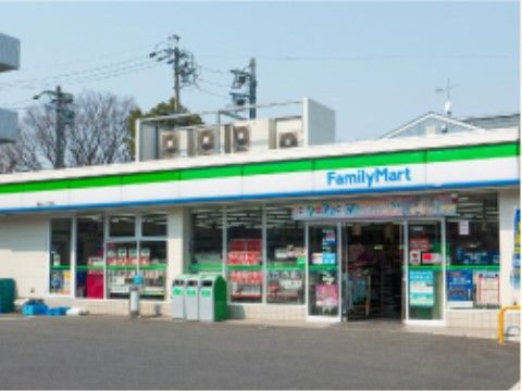 施設から徒歩圏内に位置するコンビニエンスストア。