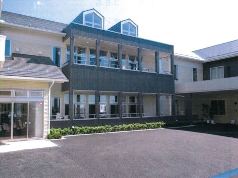 サービス付き高齢者向け住宅「太陽の郷 愛島」の外観。高級感ただようおしゃれなペンションのような外観となっています。