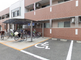 周辺環境が写された施設前景