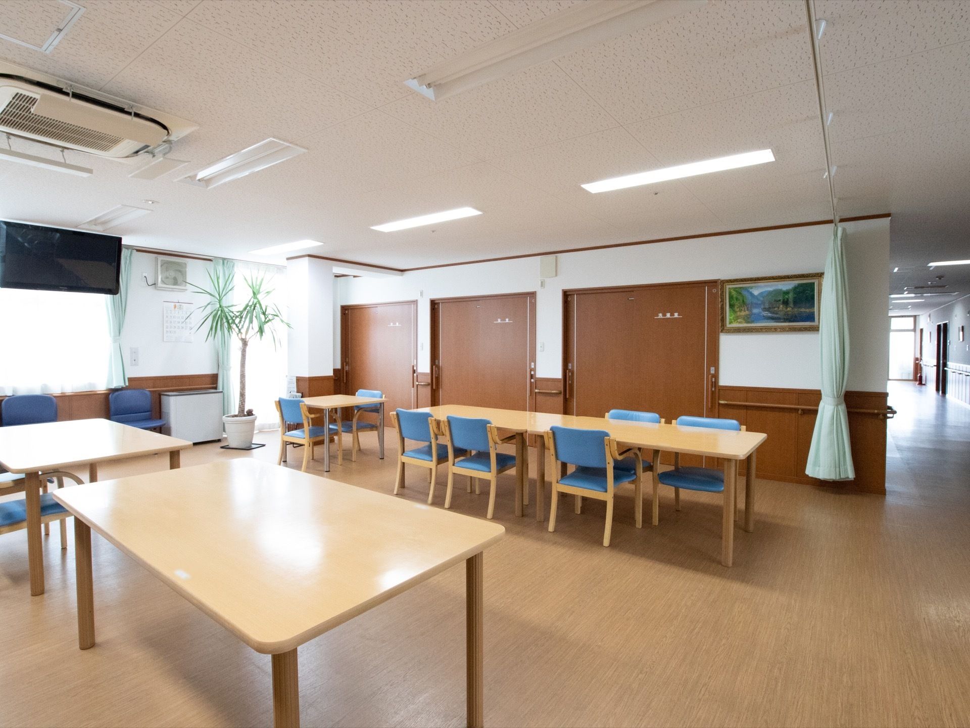 居室から近い場所にリビングダイニングがある。入居者様が集まり活動しやすいように機能的に設計されている。