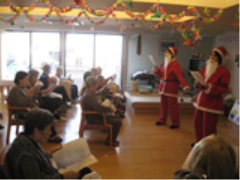 「こうせい苑 グループホーム」のイベント。館内で行われるクリスマス会。