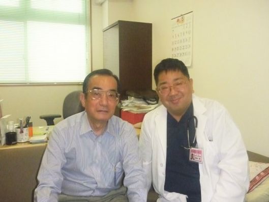 飯地院長（右）と矢原理事長（左）