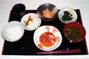 ごはんと味噌汁がセットになったメニュー