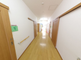 明るい廊下と部屋の入口