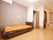 部屋には移動式のベッドが備え付けられている。クローゼットも設置されているので、収納に困ることはない。