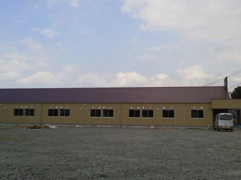 「有料老人ホーム毎日元気ハウス」の外観。車の駐車スペースも確保しており、気軽に止められる。
