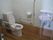 広いスペースがあるトイレである。車椅子をご利用の方も余裕を持って使用することができる。手すりが便器の両側にあるので安全である。