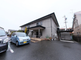 介護施設の外観と駐車場