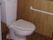 ピンク色の便器のロータンクには手洗器が併設されており、トイレを使用した入居者様は速やかに手を洗浄することができる。
