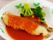 メインは、魚の献立になっている。魚のソテーには、トマトソースがかけてあり、添え野菜はブロッコリーと彩が良く、食欲をそそる。