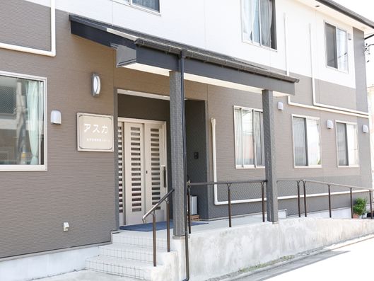 エントランスのアプローチ