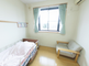 明るい個室の介護施設の部屋
