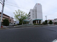 住宅街にある施設の外観
