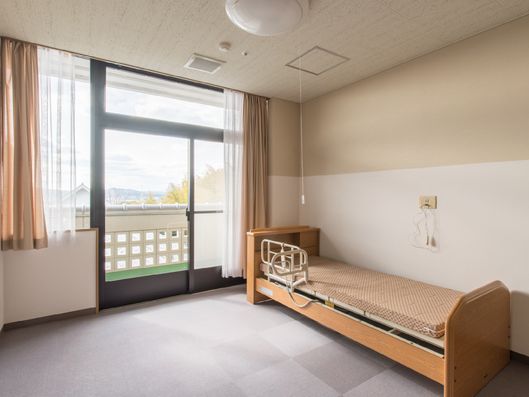 居室の介護用ベッド