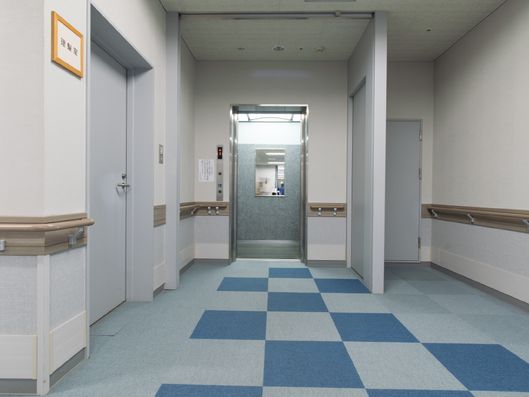 エレベーターの中