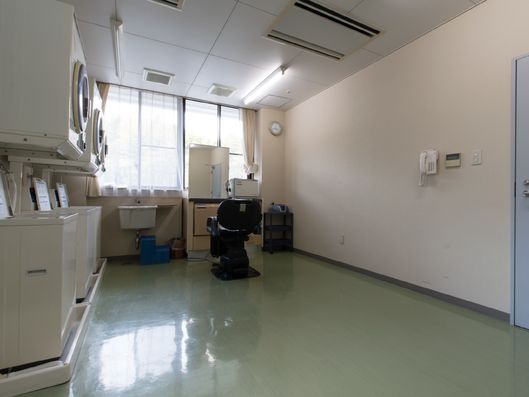 ラウンドリールーム