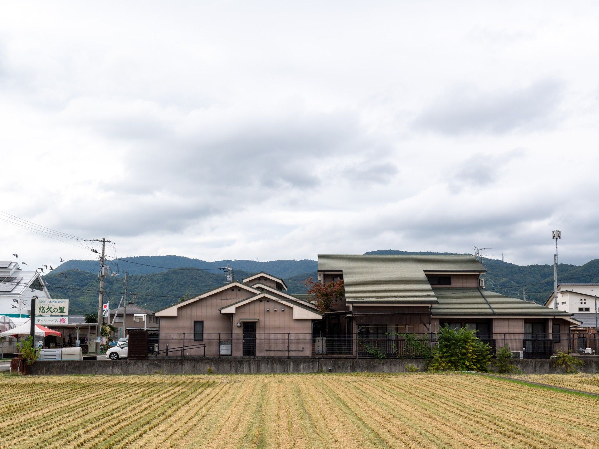 田園風景の建物