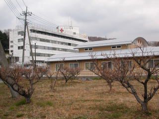 山々に囲まれた場所に立地する施設である。のどかな風景を眺めながら、ゆっくりした時間を過ごすことができる。