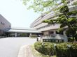 鉄筋コンクリート造の10階建の施設である。建物の１階部分が駐車スペースになっており、車寄せが正面玄関前に設けられている。