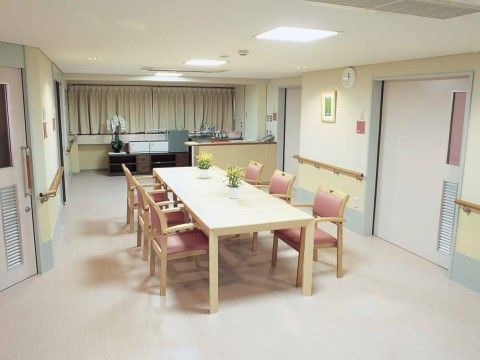 「ローズ・ガーデン」の食堂。お食事以外にも、交流の場としても利用できる。
