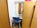 身なりを整えることができる洗面化粧台を完備している。車いすの利用者も座ったままで利用しやすい造りになっている。